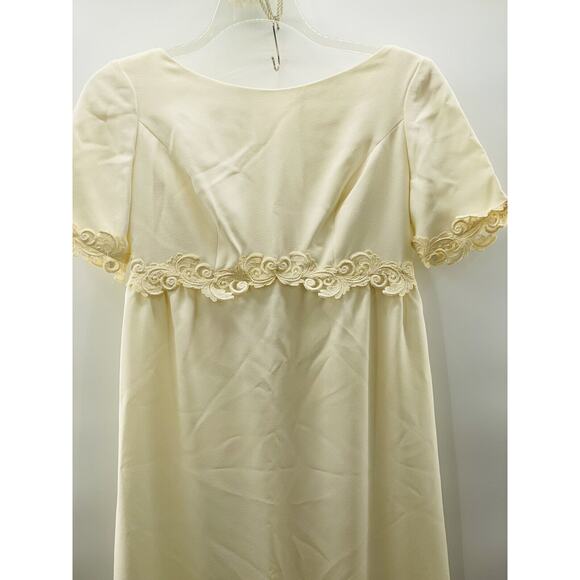 Vintage ILGWU Ivory Embellished Victorian Wedding Dress With 90" Veil - Picture 12 of 12